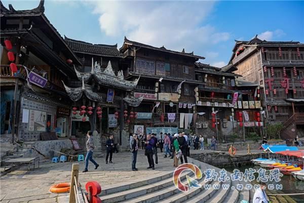 “两个结合”的根本要求拓展了中国特色社会主义文化发展道路